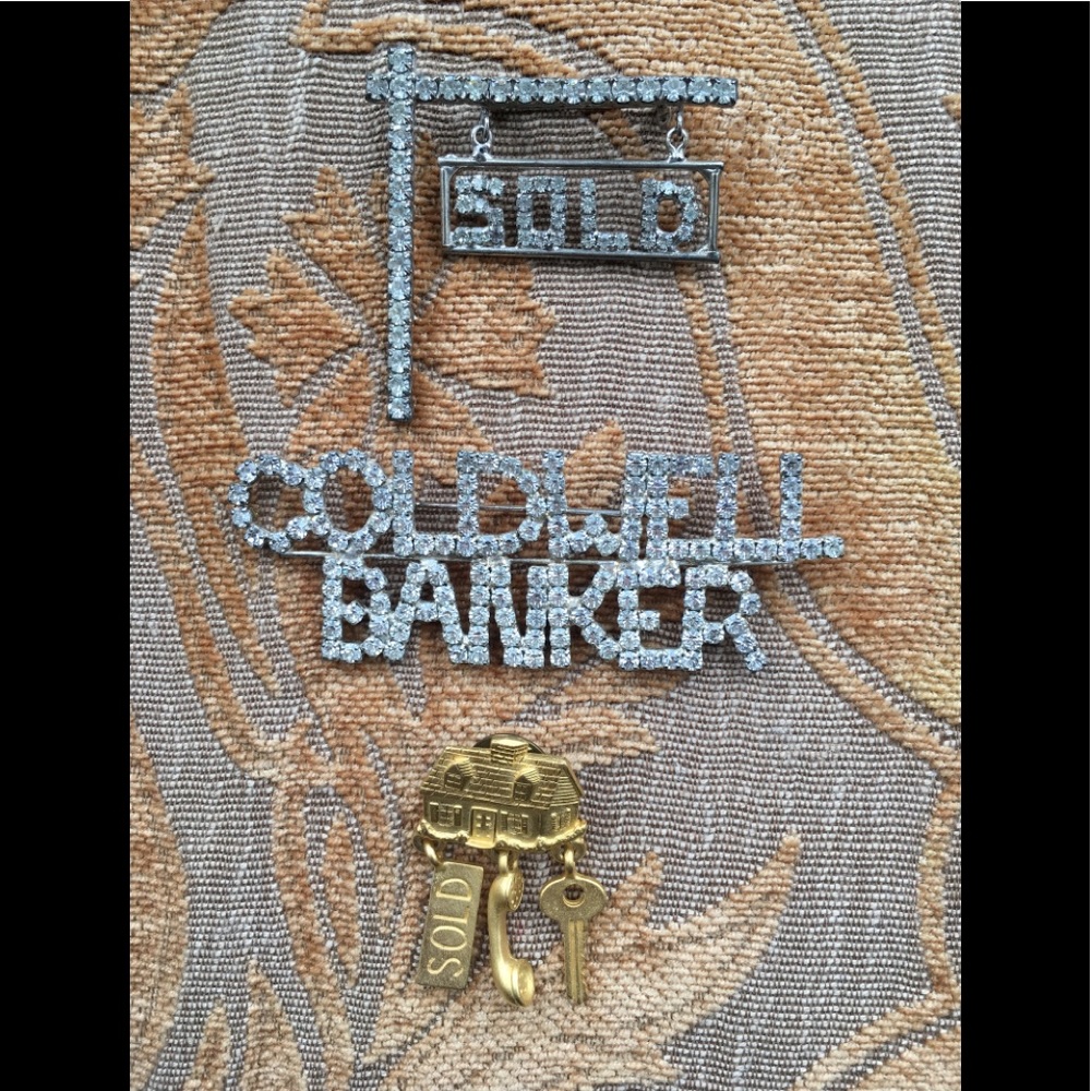 Real Estate 🏡 Accent Broach (3)